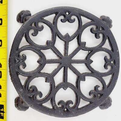 JOHN WRIGHT INC #281 CAST IRON TRIVET