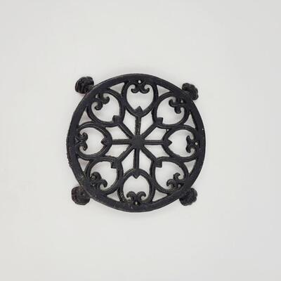 JOHN WRIGHT INC #281 CAST IRON TRIVET