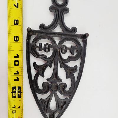 WILTON "1894" CAST IRON TRIVET