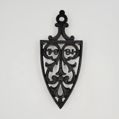 WILTON "1894" CAST IRON TRIVET