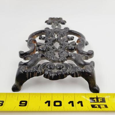CAST IRON CHERUB #249 VINTAGE TRIVET