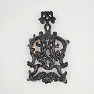 CAST IRON CHERUB #249 VINTAGE TRIVET
