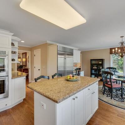 High end floor lamp in impeccable condition