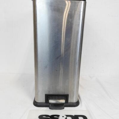 Metal Tall Trashcan  w/Foot Pedal Lid Release, 23in x 16in
