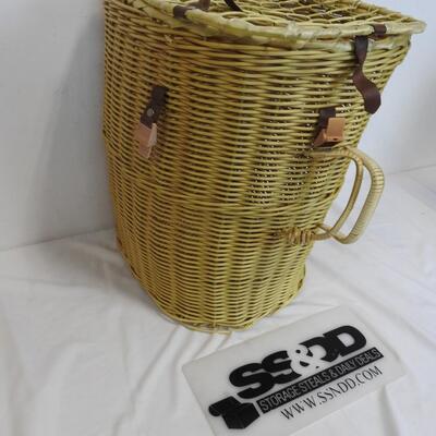 Wicker Hamper/Basket, With Lid and Handles