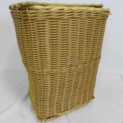 Wicker Hamper/Basket, With Lid and Handles