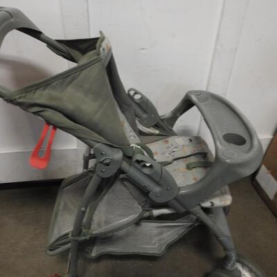 Graco Green Stroller, Used, Foldable