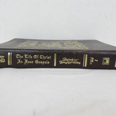 Family Illustrated Memory Bible,1979 Edition,11 1/4 x 8 3/4 x 1 3/8