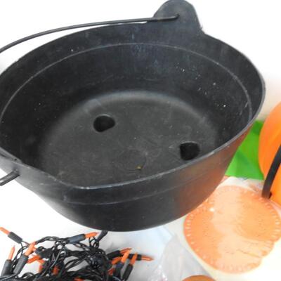 Halloween DÃ©cor Lot: Cauldron, Jack o Lantern Lights, Ghost Mannequin
