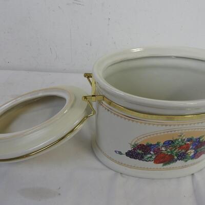 Knott's Berry Farm Foods Ceramic Canister, Good Condition