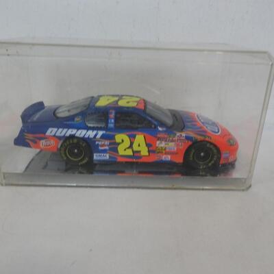 2003 Die Cast Monte Carlo #24 Jeff Gordon Dupont, Size1/24 w/Clear Display Box