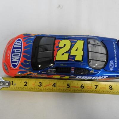 2003 Die Cast Monte Carlo #24 Jeff Gordon Dupont, Size1/24 w/Clear Display Box