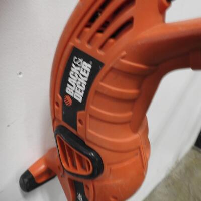 3 Black & Decker Weed Eaters, 2 WORK, 1 Untested