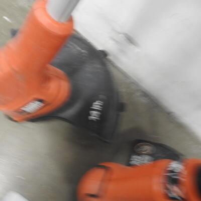 3 Black & Decker Weed Eaters, 2 WORK, 1 Untested