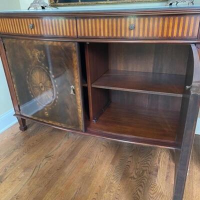 Exquisite Living room Dresser bar with mirror and two lamps