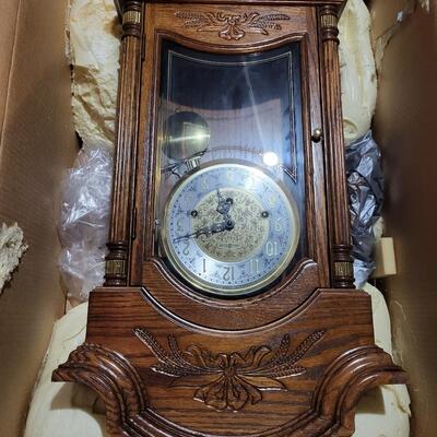 HOWARD MILLER 613-300 - HAS ORIGINAL BOX FOR EASY SHIPPING