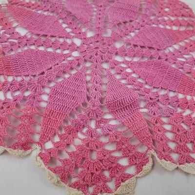 VINTAGE 2 TONED PINK & WHITE HAND KNITTED DOILIE
