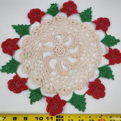 VINTAGE RED, WHITE & GREEN HAND KNITTED DOILIE