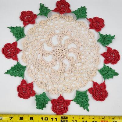 VINTAGE RED, WHITE & GREEN HAND KNITTED DOILIE