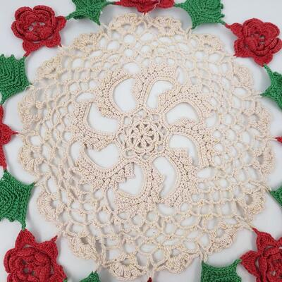 VINTAGE RED, WHITE & GREEN HAND KNITTED DOILIE