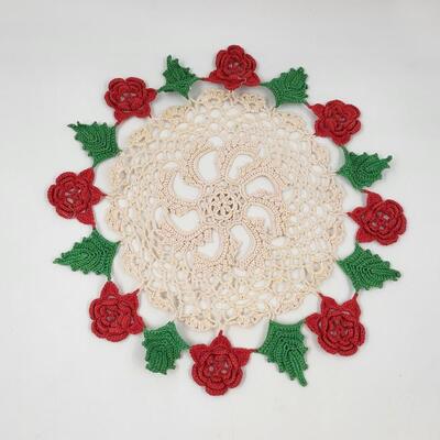 VINTAGE RED, WHITE & GREEN HAND KNITTED DOILIE