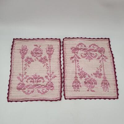 VINTAGE PINK & WHITE HAND STITCHED DOILIE