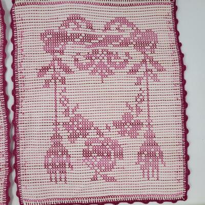 VINTAGE PINK & WHITE HAND STITCHED DOILIE
