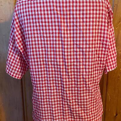 VINTAGE MENâ€™S RED GINGHAM BUTTON-UP - SIZE LARGE