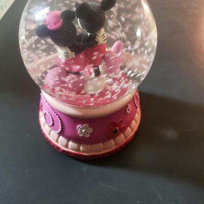 Mickey and Minnie snow globe