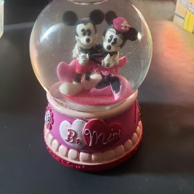 Mickey and Minnie snow globe