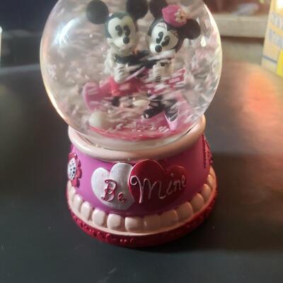 Mickey and Minnie snow globe