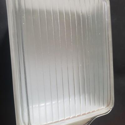 Pyrex with lid dish
