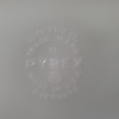 Pyrex with lid dish