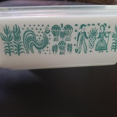 Pyrex with lid dish
