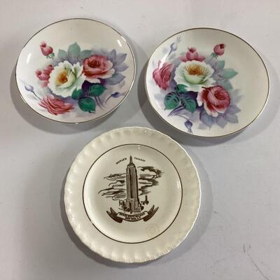 3 vintage decorative plates