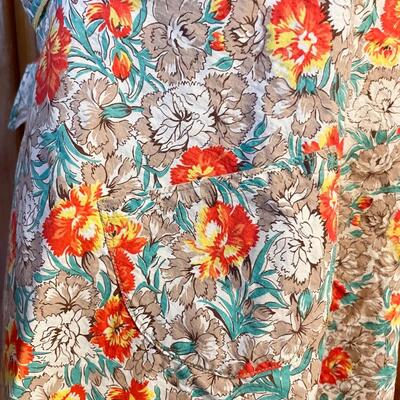 VINTAGE FLORAL APRON W/ RUFFLE TRIM