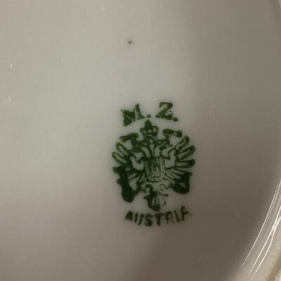 set of 6 matching vintage flat soup bowls