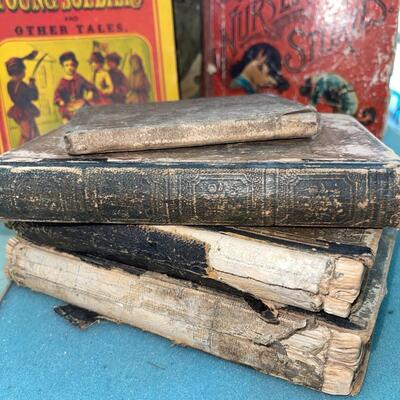 AA  GROUP OF CHILDREN'S ANTIQUE SCHOOL BOOKS & SLATES