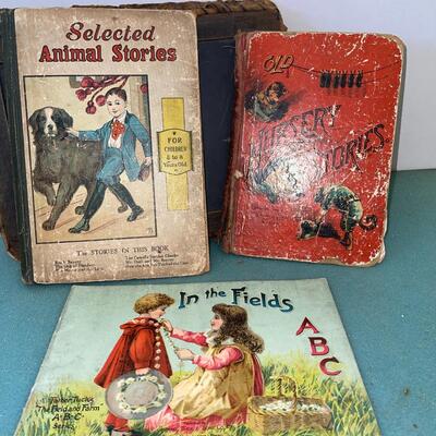 AA  GROUP OF CHILDREN'S ANTIQUE SCHOOL BOOKS & SLATES