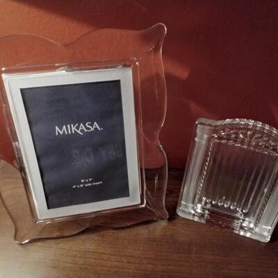 Set of 2 Mikasa Crystal Frames. Total size on large 8