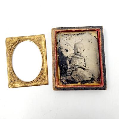 OLD GLASS TYPE BABY PIC