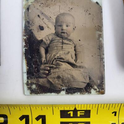 OLD GLASS TYPE BABY PIC