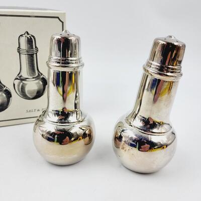 WM ROGERS #964 SILVERPLATE SALT & PEPPER SHAKERS W/ BOX