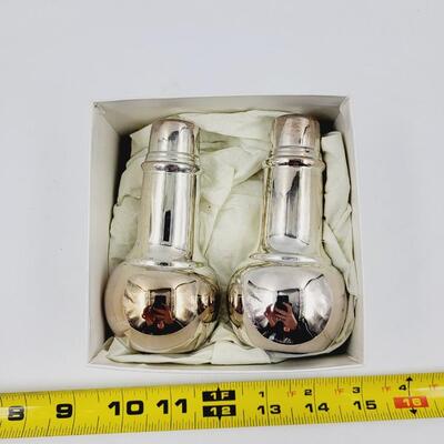 WM ROGERS #964 SILVERPLATE SALT & PEPPER SHAKERS W/ BOX