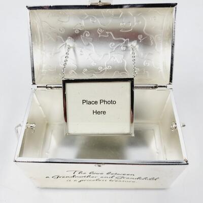 2004 HALLMARK GRANDMA TO GRAND KID PHOTO BOX