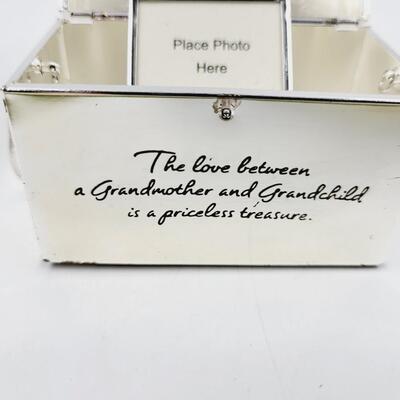 2004 HALLMARK GRANDMA TO GRAND KID PHOTO BOX