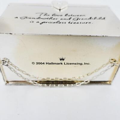 2004 HALLMARK GRANDMA TO GRAND KID PHOTO BOX