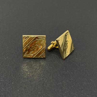 VINTAGE SWANK FANCY SQUARE GOLD-TONED CUFF LINKS