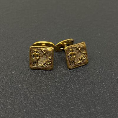 VINTAGE KNIGHT & SWORDS GOLD-TONED CUFF LINKS