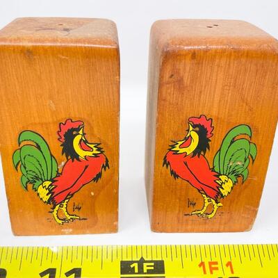 VINTAGE 3â€ WOODEN ROOSTER SALT & PEPPER SHAKERS